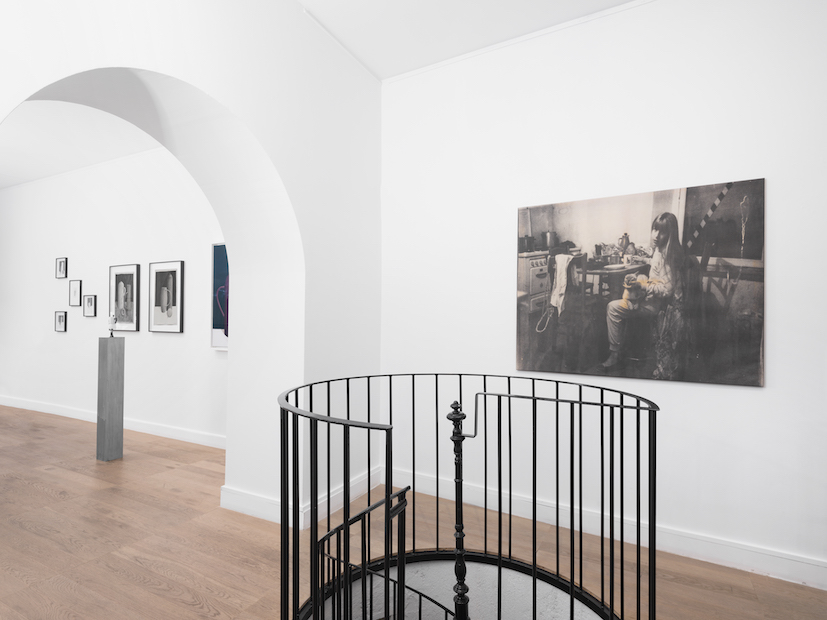 Autour d'un café (Over coffee) at Gowen Contemporary